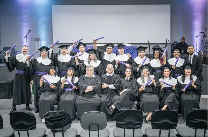 Turma de formandos do Instituto William Seymour no auditório